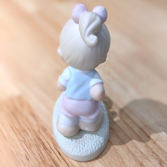 Precious Moments Soccer Girl Figurine - Picture 5 of 7